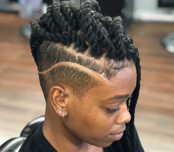 Meisje met kinky twists kapsel