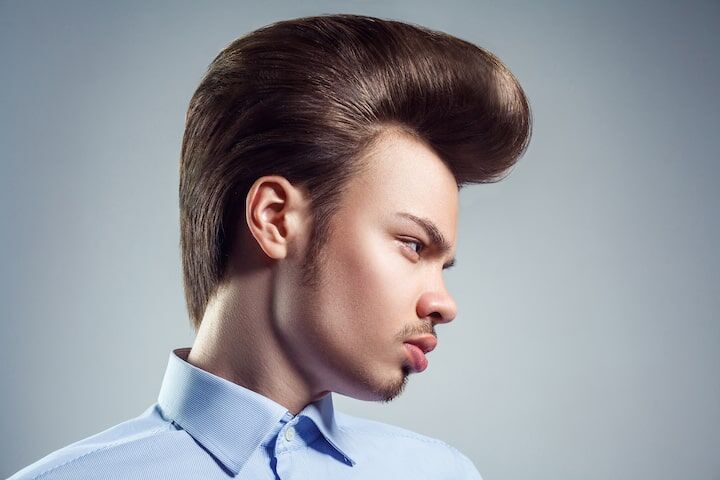 Man met Pompadour Kapsel