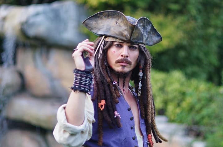 Man die zich voordoet als Jack Sparrow Baard Stijl