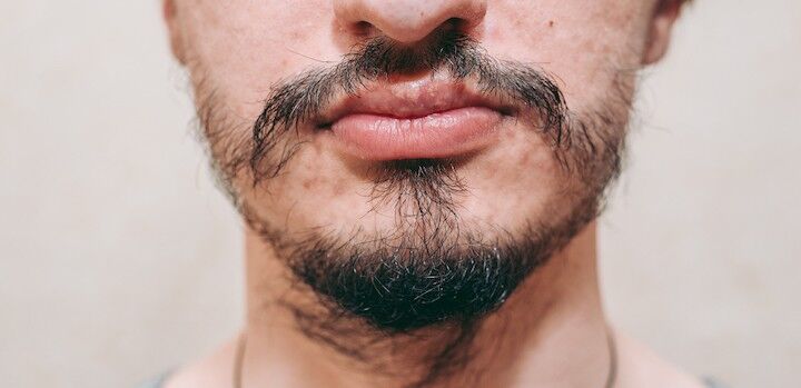 Hoe u uw baard kunt verbinden: 3 snelle en eenvoudige manieren