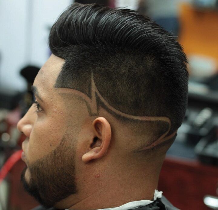 Fade Handtekening En Korte Mohawk